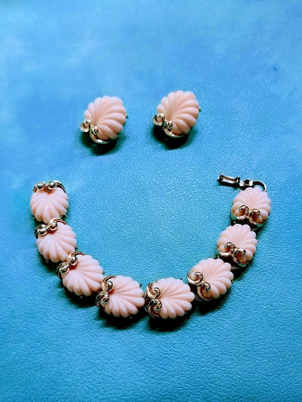 Elegant Pink Swirl Bracelet and Earrings Set